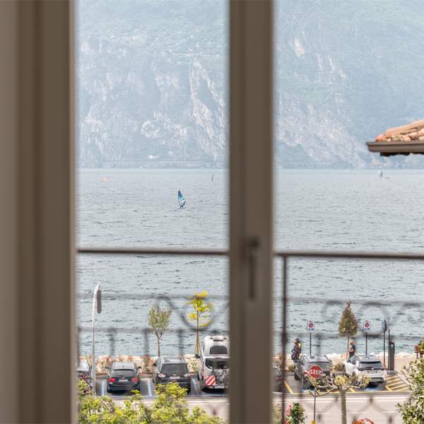 Appartamenti con vista, nel cuore di Torbole a 50 metri dalle sponde del Lago di Garda