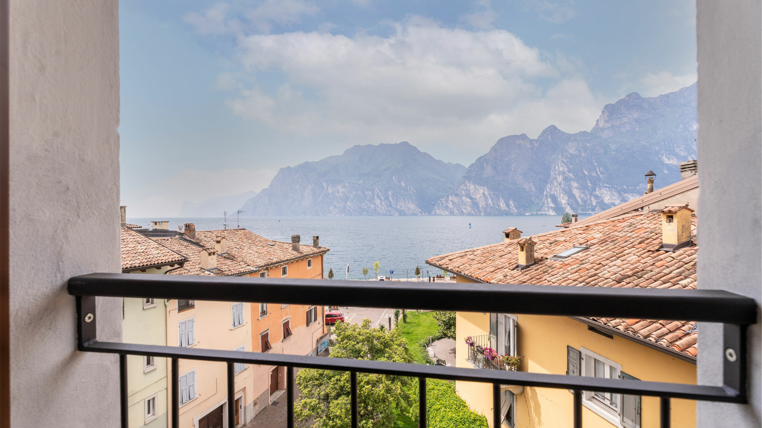 HOLIDAY APARTMENTS TORBOLE-RIVA DEL GARDA (TN) Oleeva Garda Living | Appartamento attico vista lago