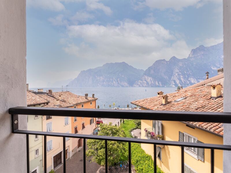 Appartamento attico vista lago